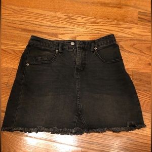 Wild Fable Women's Mini Skirt, Black Denim, 5-Pocket Style, Frayed Hem, Size 6